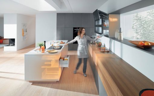 Öffnungs- und Bewegungskomfort bei grifflosen Küchen